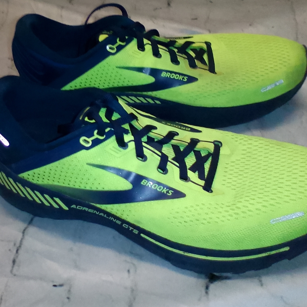 Brooks Men's Size 10.5 Bright Green And Navy Blue Athletic Running Shoes - Picture 2 of 7